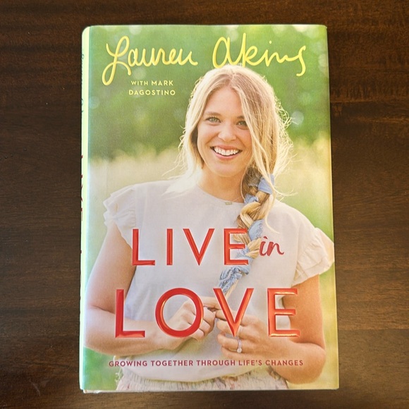 Lauren Akins book Live in Love - Picture 1 of 5